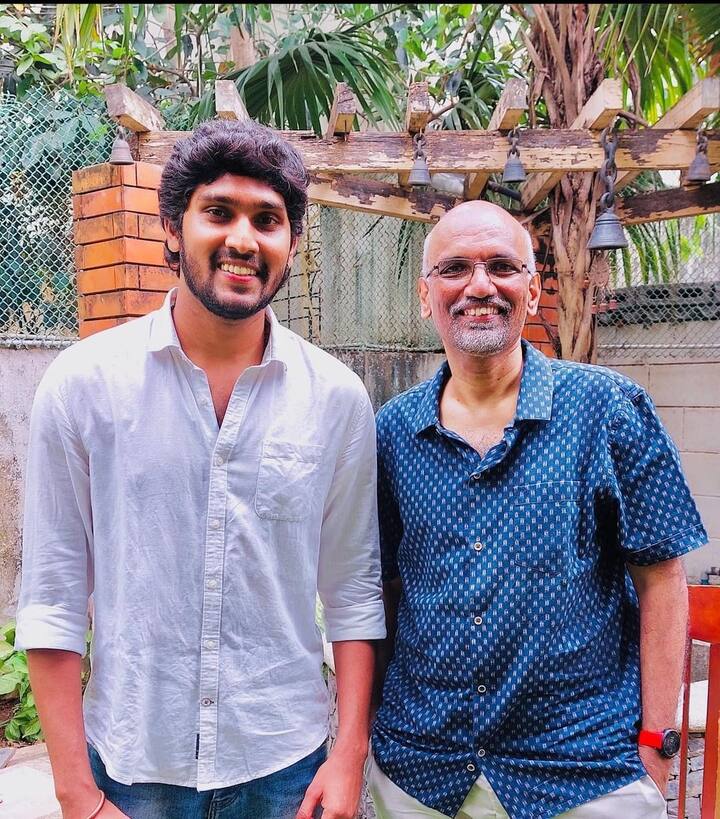ஸ்ரீகர் பிரசாத் மெட்ராஸ் பல்கலைக்கழகத்தில் இலக்கியப் பட்டம் பெற்றவர். தனது தந்தையிடம் இருந்து படத்தொகுப்பு கலையை கற்றுக்கொண்டார்.