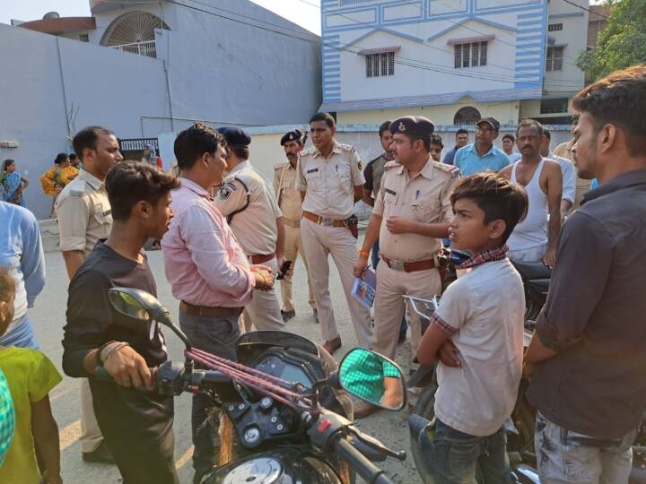 Bihar Crime: समस्तीपुर में प्राइवेट बैंक के मैनेजर से हथियार के बल पर बदमाशों ने की लूट, 10 लाख रुपये लेकर हो गए फरार Criminals Robbery Rs 10 lakh from manager of a private bank in Samastipur at gunpoint ann Bihar Crime: समस्तीपुर में प्राइवेट बैंक के मैनेजर से हथियार के बल पर बदमाशों ने की लूट, 10 लाख रुपये लेकर हो गए फरार
