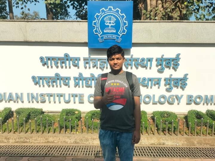 क्या दलित होने की वजह से दर्शन सोलंकी ने की आत्महत्या? परिवार वालों ने कहा- इस एंगल से भी जांच हो IIT Bombay Student Darshan Solanki Death case father urge Cops Must Probe Caste Discrimination Angle क्या दलित होने की वजह से दर्शन सोलंकी ने की आत्महत्या? परिवार वालों ने कहा- इस एंगल से भी जांच हो