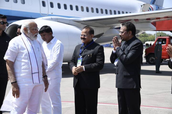 આજે દાદાએ ખાદીનો શર્ટ પહેર્યો હોવાની ચર્ચા થઈ રહી છે.