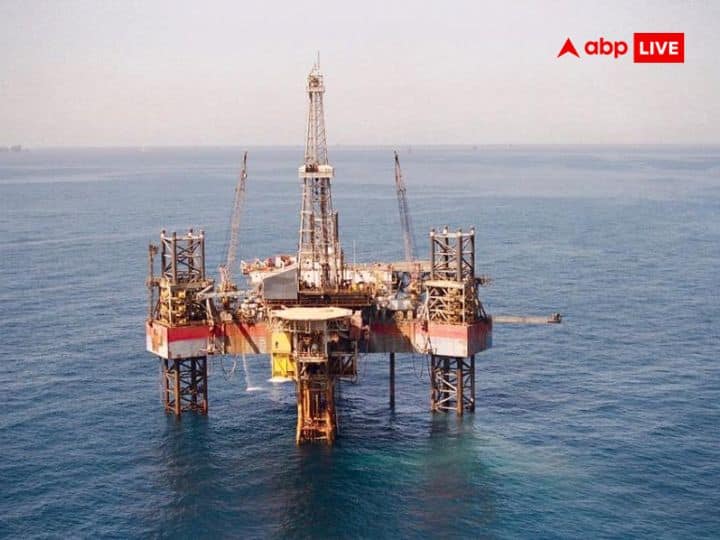 ONGC Big Achievement For India Energy Security Self-Reliance ONGC Discovers 2 New oil and gas Blocks in Mumbai offshore region ONGC Update: पेट्रोलियम सेक्टर में आत्मनिर्भर बनने की दिशा में भारत को मिली बड़ी सफलता, ओएनजीसी ने मुंबई ब्लॉक में खोजे दो नए तेल - गैस के भंडार