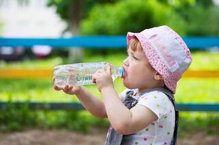 Heatstroke: વધતી ગરમીમાં બાળકોને ડિહાઇડ્રેશનથી બચાવવા આ બાબતોનું ધ્યાન રાખો