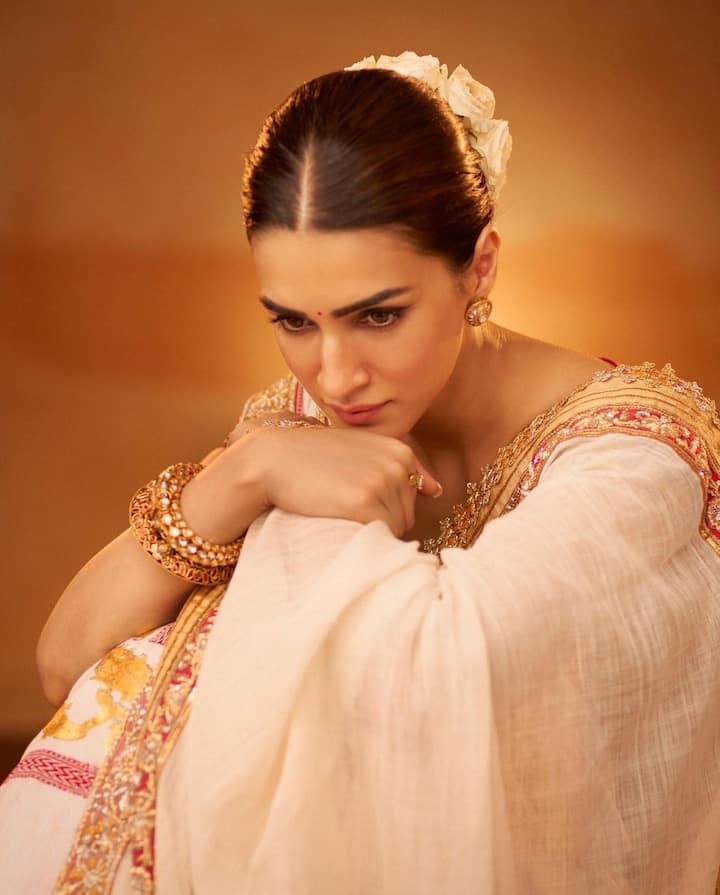 She had dressed up traditionally, for the launch of 'Adipurush' trailer. (Image Source: Instagram/Kriti Sanon)