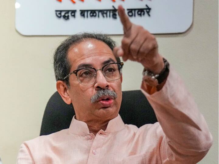 Maharashtra Political Crisis Uddhav Thackeray Shiv Sena Strict On Disqualification case Give deadline to Assembly Speaker Maharashtra Political Crisis: विधायकों की अयोग्यता के मुद्दे पर उद्धव ठाकरे वाली शिवसेना आक्रामक, विधानसभा अध्यक्ष को दी डेडलाइन