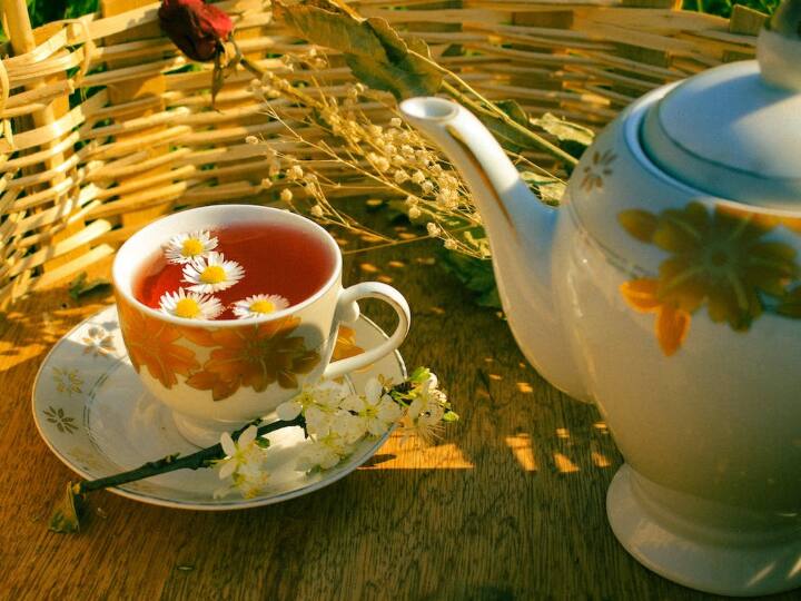 आज हम आपको एक ऐसे teapot के बारे में बता रहे हैं, जो वाकई उच्च दर्जे की शिल्पकारी का प्रमाण है. इस अनोखे teapot की खासियत जानकर आप भी हैरत में पड़ जायेंगे.