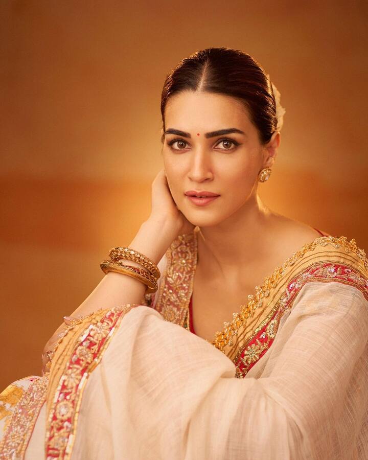 Kriti Sanon recently shared picturres in which she can be seen in a white saree with a red and gold border. (Image Source: Instagram/Kriti Sanon)