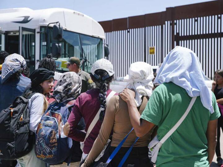 While the Border Patrol didn’t explain how they were handling the migrants, they have organised migrants into groups, prioritising those who arrived first and women travelling with children, reported Reuters. (Source: Getty)