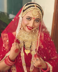 Actress Bridal Look: दुल्हन के जोड़े में कुछ यूं लगती हैं भोजपुरी हसीनाएं, पर्दे पर बनी ये दुल्हनें आज भी हैं कुंवारी