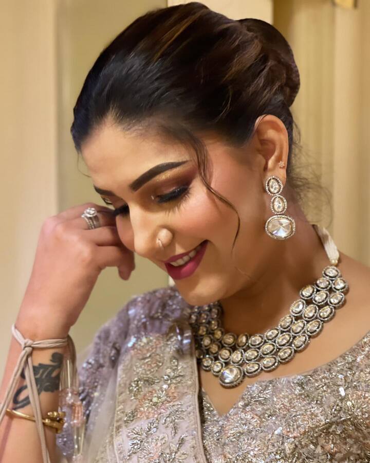 लल्लनटॉप को दिए इंटरव्यू में सपना चौधरी ने पहले ये कहा कि मैं बिग बॉस के बारे में उतना बताऊंगी जितना लोगों को जानना चाहिए. पहली बात कि शो स्क्रिप्टेड नहीं है.