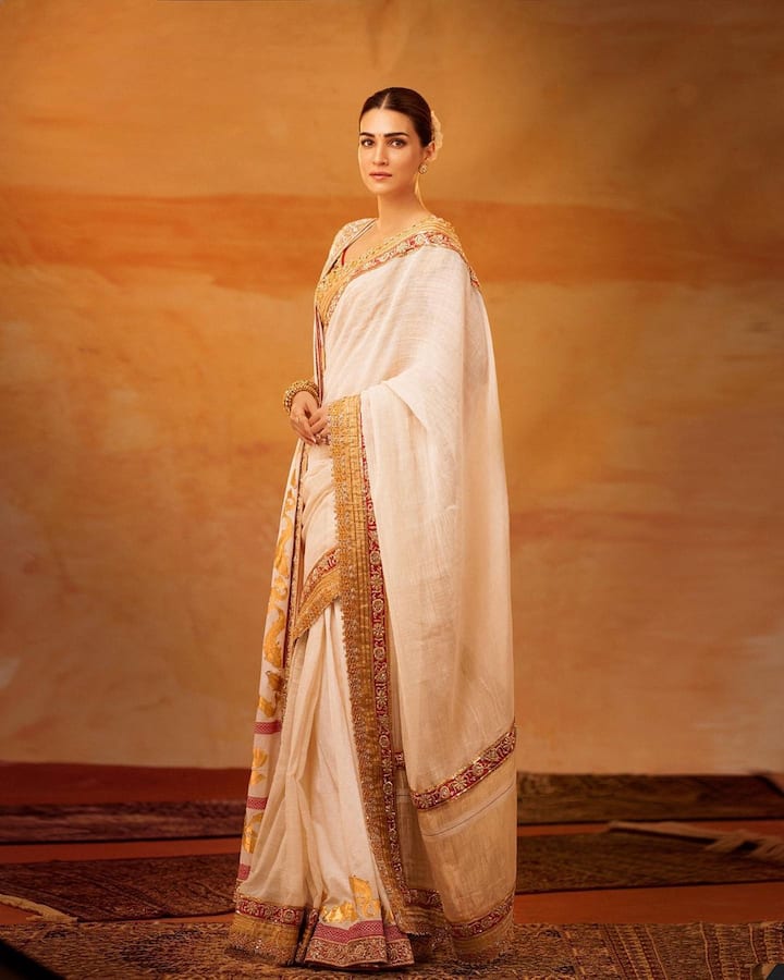 Kriti oozed royalty in this traditional saree that she had paired with an ethnic dupatta on one side. (Image Source: Instagram/Kriti Sanon)