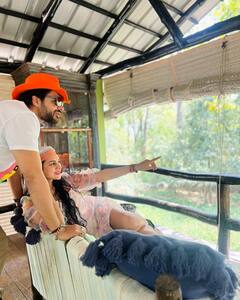 In Pics: वाइफ के साथ शुद्ध देसी रोमांस फरमा रहे हैं ‘अनुपमा’ के ‘अनुज’, देखिए दोनों की रोमांटिक तस्वीरें