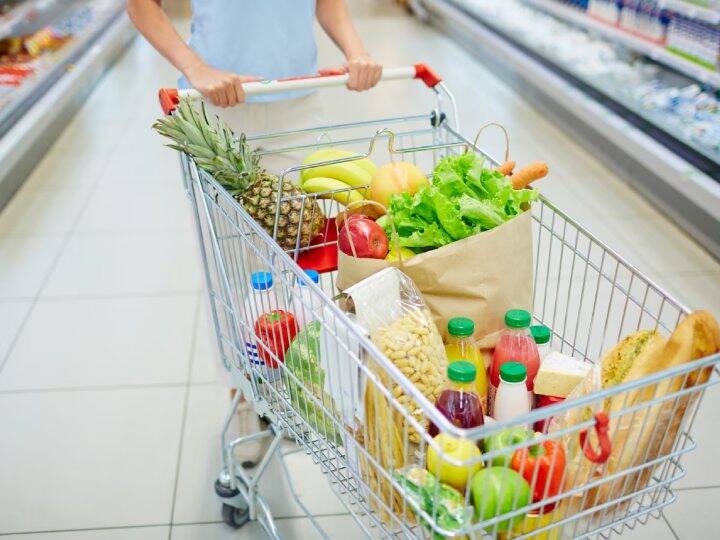 Small Grocery Store became big seller again in India Market Grocery Stores: बड़े रिटेल स्टोर्स के बावजूद छोटे ग्रॉसरी स्टोर्स की धमक बरकरार, छोटे किराना दुकानों ने की सबसे ज्यादा बिक्री