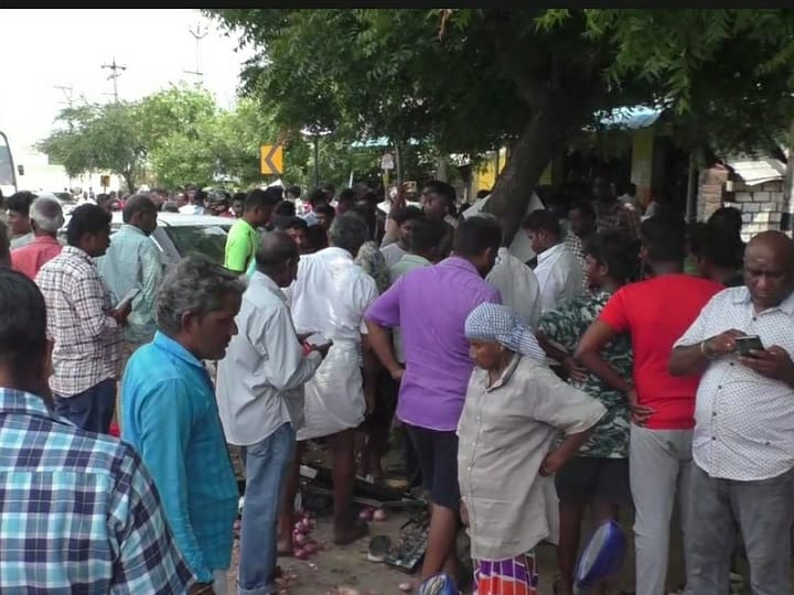 கரூரில் அதி வேகத்தில் வந்த காரால் கோர விபத்து - ஒருவர் உயிரிழந்த சோகம், 4 பேர் காயம்