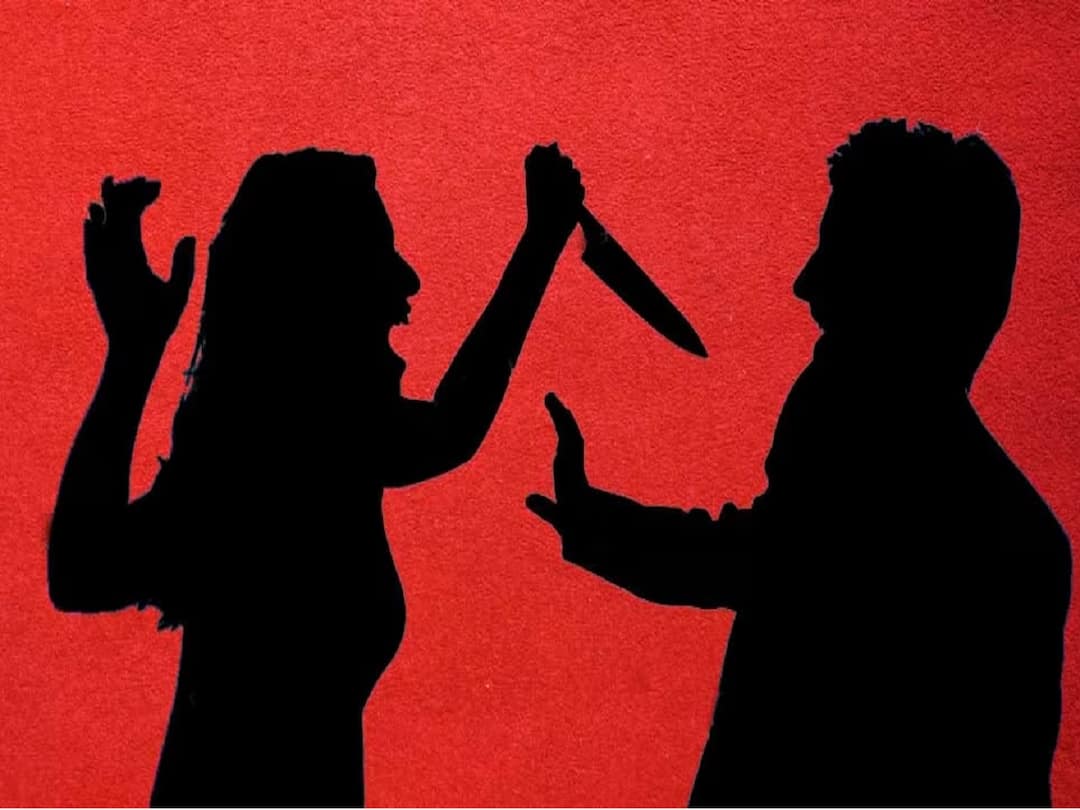 Rajamundry news: కత్తిపీటతో ప్రియుడి పీక కోసేసిన ప్రియురాలు, ఘోరం చూసి తల్లడిల్లిపోయిన తల్లి! Rajamundry extra marital affaire leads to murder a man in gokavaram Rajamundry news: కత్తిపీటతో ప్రియుడి పీక కోసేసిన ప్రియురాలు, ఘోరం చూసి తల్లడిల్లిపోయిన తల్లి!