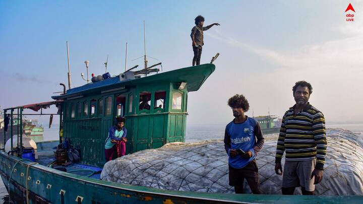 'মোকা' পরিণত হয়েছে শক্তিশালী ঘূর্ণিঝড়ে (Cyclone Mocha)। ঘূর্ণিঝড় 'মোকা'র কোনও প্রভাব আমাদের রাজ্যে পড়ছে না।