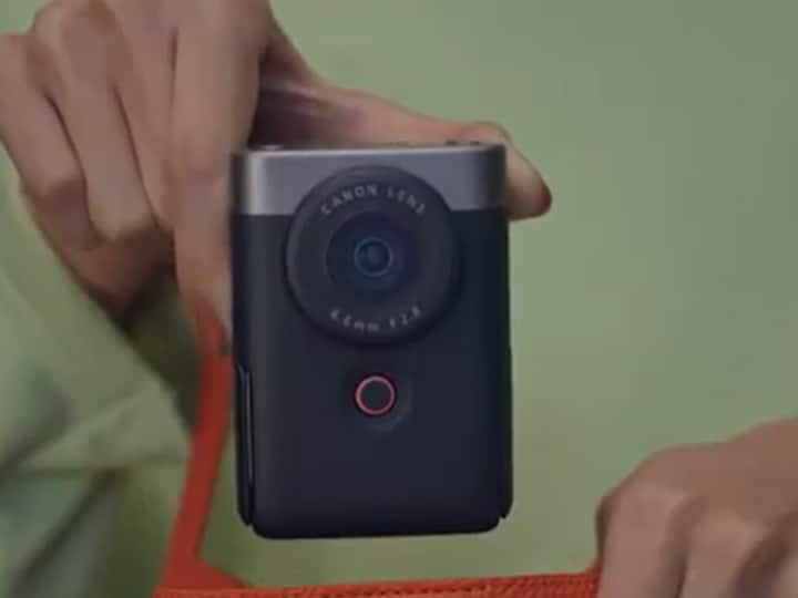 व्लॉगिंग करने के लिए सबसे जरुरी है स्मार्टफोन या कैमरा. यदि ये अच्छा है तो फिर आपकी वीडियो और बेहतर दिखती है और लोग इसे ज्यादा पसंद करते हैं. वैसे बाजर में व्लॉगिंग के लिए कई कैमरा मौजूद हैं लेकिन ये पोर्टेबल नहीं होते. आज हम आपको एक ऐसे कैमरे के बारे में बता रहे हैं जिसका वेट एक फोल्डेबल स्मार्टफोन से भी कम है और ये एकदम पोर्टेबल है.