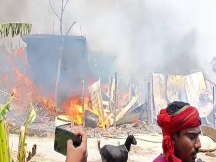 Muzaffarpur News Dozens of houses burnt in Muzaffarpur fire many people burnt three died in Bihar Bihar News: मुजफ्फरपुर में हुए भीषण अग्निकांड में दर्जनों घर जलकर राख, कई लोग झुलसे, तीन की हुई मौत