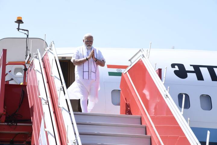 અમદાવાદ એરપોર્ટ પર પીએમ મોદીનું આગમન.