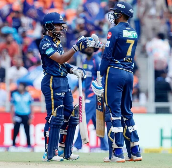 ரஷீத் கான், சிறப்பாக ஆடி அணியின் ரன் ரேட்டை தக்கவைத்தார். இவர் 32 பந்துகளில் 79 அடித்தார்.