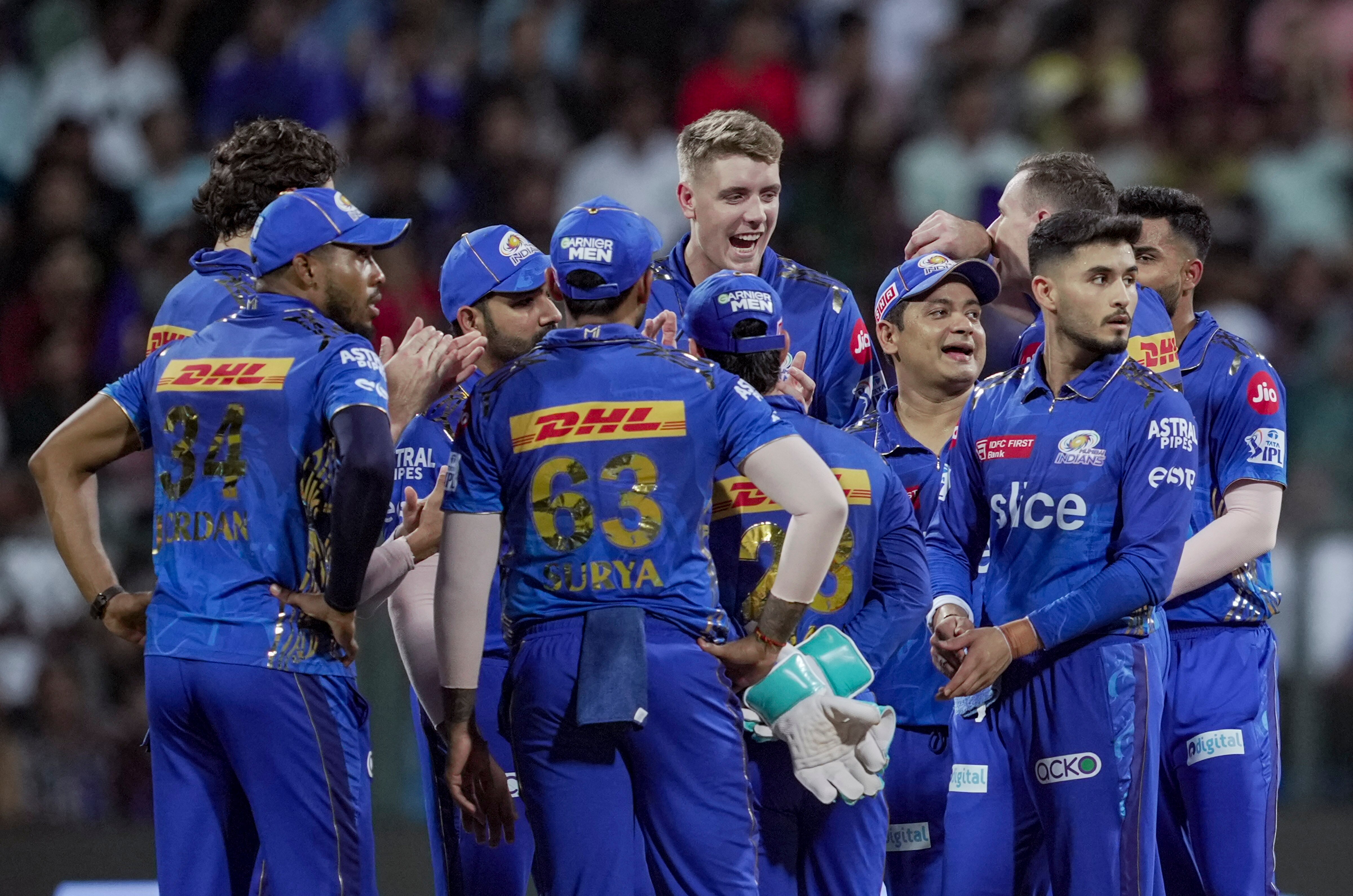 Mumbai Indians Playoffs: என்ன சொல்றீங்க? மும்பைக்கு ப்ளேஆஃப் வாய்ப்பு அவ்வளவு ஈஸியா கிடைக்காதா? முழு விபரம் இதோ..!