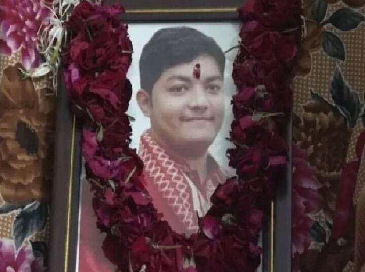 IIT Bombay Student's Death: Cops Must Probe Caste Discrimination Angle, Says Family ஐஐடி மும்பை மாணவர் தற்கொலை பின்னணியில் சாதி பாகுபாடா? நடந்தது என்ன?