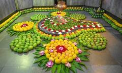 PHOTO : देवगडमधील कुणकेश्वर मंदिरात 11,111 हापूस आंब्यांची आकर्षक आरास