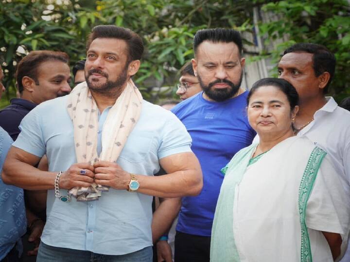 The actor is in the city to take part in the East Bengal Football Club's extended centenary celebrations, which will take place later that evening. (Image Source: Facebook/@MamataBanerjee)