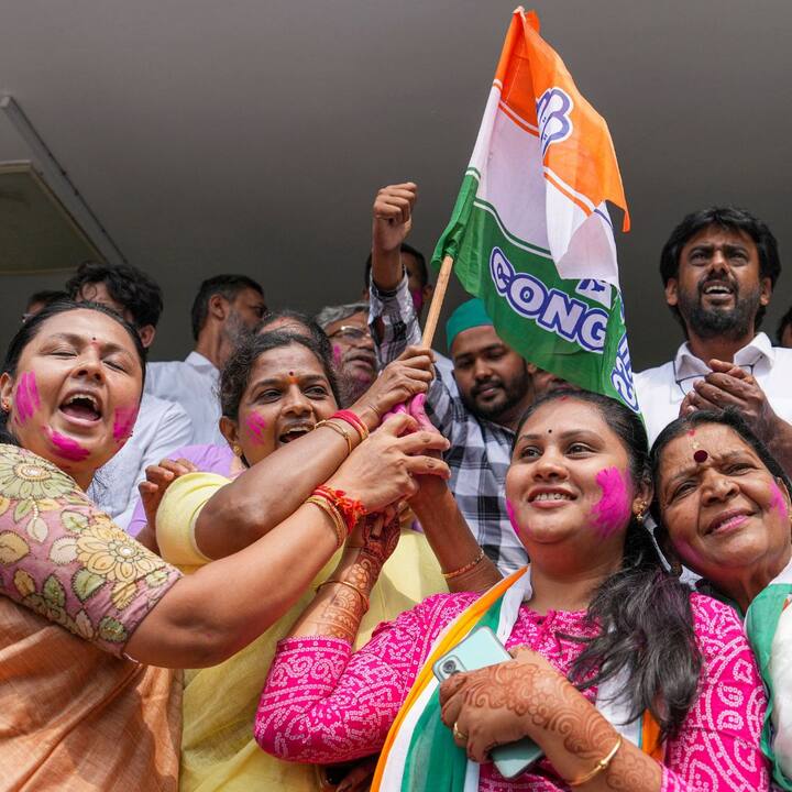 দলীয় পতাকা নিয়ে ওঠে স্লোগান। একে অপরকে অভিনন্দন জানান।