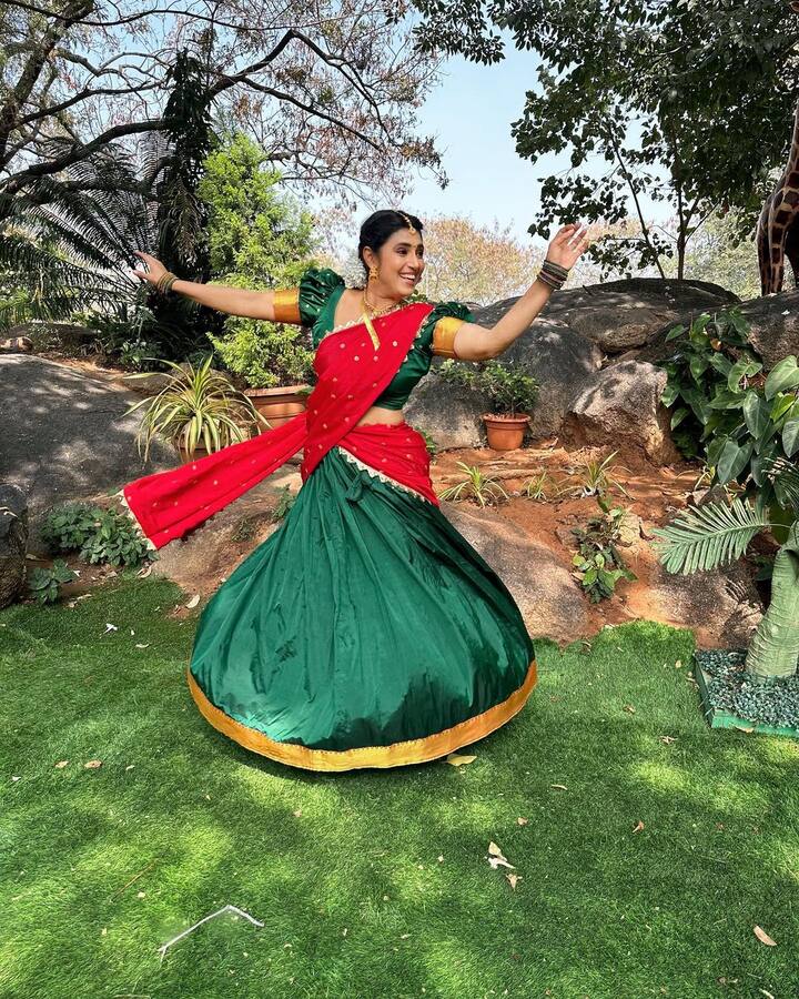 స్టార్ మాలో ప్రసారావుతోన్న గృహలక్ష్మి సీరియల్ టాప్ రేటింగ్ తో ఉందంటే అందుకు గృహలక్ష్మి తులసినే కారణం. Images Credit: Kasthuri Shankar/ Instagram