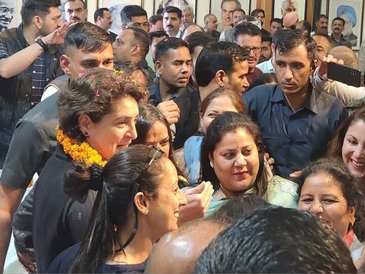 Congress women councilors in Shimla demanded rights from Priyanka Gandhi staked claim post of mayor deputy mayor ann Priyanka Gandhi Shimla Visit: कांग्रेस की महिला पार्षदों ने प्रियंका गांधी से मांगा अपना हक, मेयर-डिप्टी मेयर पद पर जताई दावेदारी