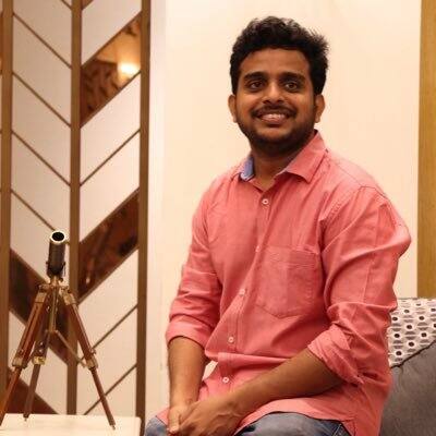 கார்டூன்களிலும் ஹாலிவுட் படங்களிலும் டைம் ட்ராவல் கான்செப்ட்டை பார்த்து வளர்ந்த தமிழ் ரசிகர்களுக்கு, ‘இன்று நேற்று நாளை’ படம் மூலம் விருந்தளித்தவர் ரவிக்குமார். தமிழ் சினிமாவில் வெளியான டைம் ட்ராவல் படம் இதுவே.