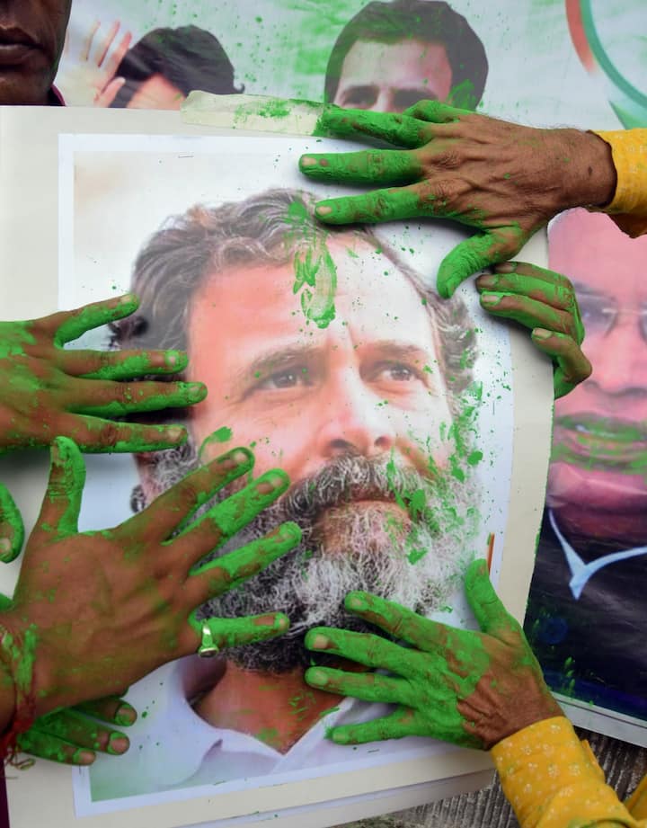 कॉंग्रेसला स्पष्ट बहुमत मिळालं आहे. तर भाजप 62 जागांवर आहे.