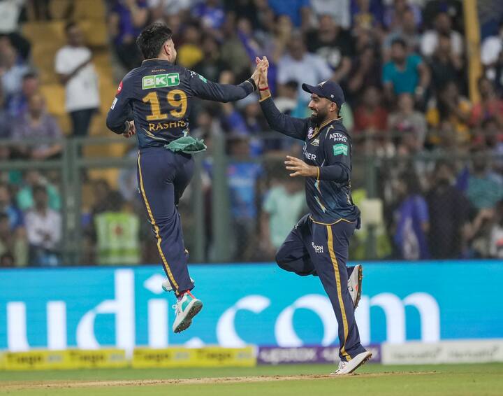 Fifties by batters at No.8 or below: Rashid Khan (79*) - GT vs MI, 66* - Pat Cummins (KKR) vs CSK in 2021, 64 - Harbhajan Singh (MI) vs PBKS in 2015, 52* - Chris Morris (DC) vs MI in 2017 | Statistics Courtesy: Cricbuzz