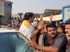 पटना पहुंचे बागेश्वर धाम के धीरेंद्र शास्त्री, बोले- रउआ सब ठीक बानी ना...