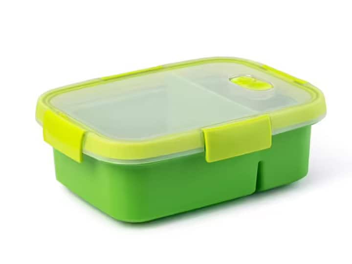 How To clean plastic lunch box and how to make it smell free प्लास्टिक के लंच बॉक्स से आती है गंदी स्मेल? इन तरीकों से 5 मिनट में स्मेल फ्री होगा लॉन्च बॉक्स