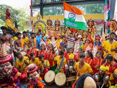 कर्नाटक में कांग्रेस की जीत से दिल्ली से लेकर यूपी तक जश्न का माहौल, देखें इमेज गैलरी