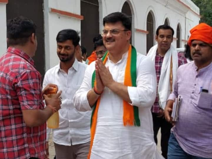 UP Nikay Chunav Results bjp girish pati tripathi wins on ayodhya mayor seat UP Nikay Chunav Results: अयोध्या में बीजेपी को मिला भगवान राम का आशीर्वाद, मेयर सीट पर गिरीश पति त्रिपाठी जीते