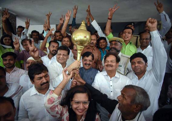 कर्नाटकाच्या निकालानंतर कॉंग्रेसचा जल्लोष