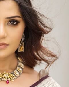 Aathmika : 'சேலை கட்டிய சிலையே வா தினம்தோறும் வெகு தூரம்..' நடிகை ஆத்மிகாவின் அசத்தல் புகைப்படங்கள்!