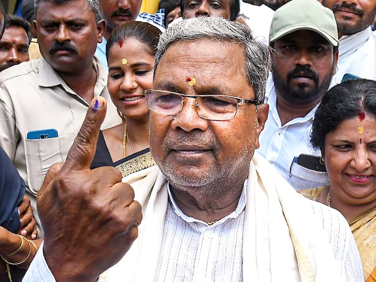 Karnataka Election Result 2023: Siddaramaiah Leading In Varuna By Over 2,700 Votes JDS BJP V Somanna Karnataka Election Result 2023: Siddaramaiah Leading In Varuna By Over 5,480 Votes