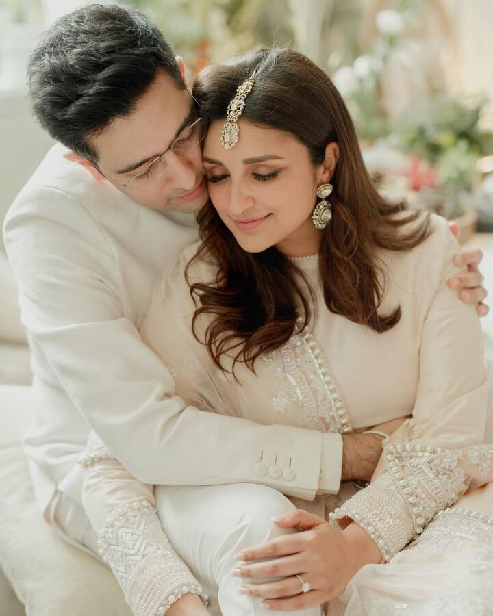 Raghav Chadha Parineeti Chopra Engagement Pictures Out | Parineeti Chopra और Raghav Chadha ने की सगाई, पहली तस्वीरों में एक दूसरे की बाहों में नज़र आया कपल, देखें