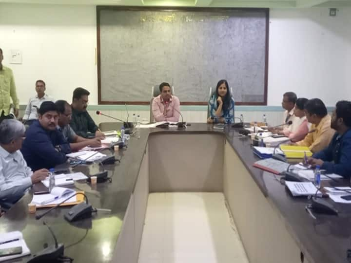 Maharashtra News Jalna News Complete disaster management plan submitted in eight days Pre monsoon review meeting concluded in Jalna Jalna News : आठ दिवसांत परिपूर्ण आपत्ती व्यवस्थापन आराखडे सादर; जालन्यात मान्सून पूर्वतयारी आढावा बैठक संपन्न