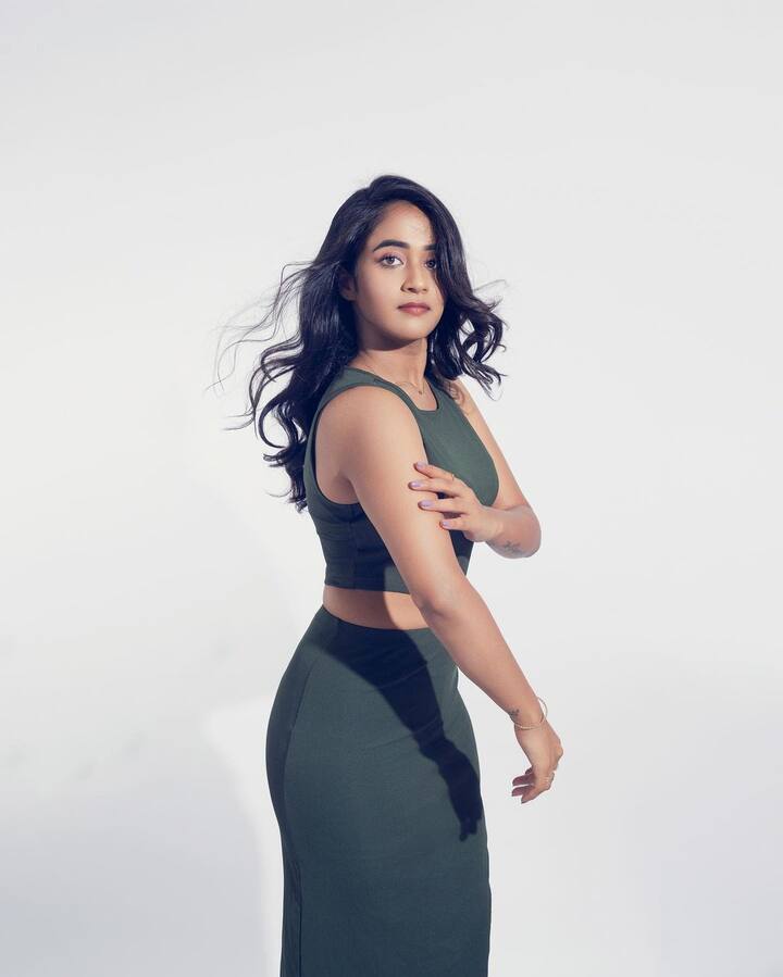 ఆ తర్వాత యూట్యూబర్ షణ్ముఖ్ తో కలిసి పలు షార్ట్ ఫిలిమ్స్ చేసింది. Photo Credit: D E E P T H I R E D D Y 🇮🇳/Instagram