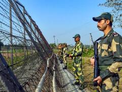 In Pics: पाकिस्तान के बिगड़ते हालात को देखते हुए सरहद पर BSF हाई अलर्ट, देखें तस्वीरें