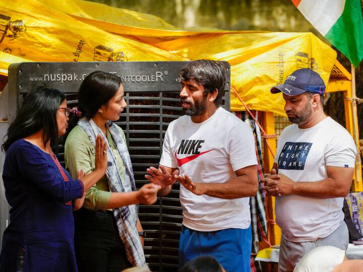 WFI प्रेसिडेंट बृजभूषण शरण सिंह के खिलाफ कार्रवाई को लेकर धरना प्रदर्शन जारी है और पहलवान अपनी मांगों पर डटे हुए हैं. (11 मई 2023)