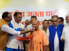 उत्तर प्रदेश निकाय चुनाव में प्रचंड जीत के बाद बीजेपी कार्यालय पर जश्न, जानिए कौन-कौन हुआ शामिल