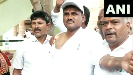 Congress Siddaramaiah Tattoo On Fan Chest: Karnataka Results ఇచ్చిన జోష్ లో శ్రేణులు