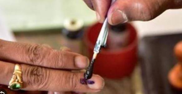 ਜਲੰਧਰ ਦੀ ਲੋਕ ਸਭਾ ਸੀਟ ਦੀ ਜ਼ਿਮਨੀ ਚੋਣ ਪੰਜਾਬ ਦੀ ਸੱਤਾਧਾਰੀ ਆਮ ਆਦਮੀ ਪਾਰਟੀ ਅਤੇ ਵਿਰੋਧੀ ਪਾਰਟੀਆਂ ਦੇ ਲਈ ਇਹ ਸੀਟ ਵੱਕਾਰ ਦਾ ਸਵਾਲ ਬਣੀ ਹੋਈ ਹੈ। ਇਸ ਜ਼ਿਮਨੀ ਚੋਣ ਨੂੰ ਇਕ ਸਾਲ ਪੁਰਾਣੀ ਭਗਵੰਤ ਮਾਨ ਦੀ ਅਗਵਾਈ ਵਾਲੀ 'ਆਪ' ਸਰਕਾਰ ਦੀ ਕਾਰਗੁਜ਼ਾਰੀ ਦੀ ਪਰਖ ਵਜੋਂ ਵੀ ਦੇਖਿਆ ਜਾ ਰਿਹਾ ਹੈ, ਜੋ ਮੁਫਤ ਬਿਜਲੀ, ਨੌਜਵਾਨਾਂ ਨੂੰ ਰੁਜ਼ਗਾਰ, ਠੇਕਾ ਕਰਮਚਾਰੀਆਂ ਨੂੰ ਰੈਗੂਲਰ ਕਰਨ ਅਤੇ ਭ੍ਰਿਸ਼ਟਾਚਾਰ ਖਿਲਾਫ਼ ਕਾਰਵਾਈ ਵਰਗੇ ਕਈ ਮੁੱਦਿਆਂ 'ਤੇ ਸਰਗਰਮੀ ਨਾਲ ਕਾਰਵਾਈ ਕਰਨ ਦੇ ਵਾਅਦੇ ਨਾਲ ਸੱਤਾ ਵਿਚ ਆਈ ਸੀ। ਕਾਂਗਰਸ ਵੀ ਆਪਣਾ ਗੜ੍ਹ ਮੰਨੀ ਜਾਂਦੀ ਜਲੰਧਰ ਸੀਟ 'ਤੇ ਆਪਣੀ ਪਕੜ ਬਰਕਰਾਰ ਰੱਖਣ ਦੀ ਪੂਰੀ ਕੋਸ਼ਿਸ਼ ਕਰ ਰਹੀ ਹੈ। ਕਾਂਗਰਸ 1999 ਤੋਂ ਲਗਾਤਾਰ ਇਹ ਸੀਟ ਜਿੱਤਦੀ ਆ ਰਹੀ ਹੈ।