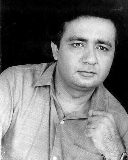 अबू सलेम पर लिखी गई एक किताब में इस घटना को लेकर भी जिक्र है. दरअसल जब शूटर्स ने इस वारदात को अंजाम दिया था तो उन्होंने अबू सलेम को मौके से फोन किया था. करीब दस मिनट तक अबू सलेम फोन पर वारदात पर हो रही फायरिंग और गुलशन कुमार की चीखों को सुनता रहा.