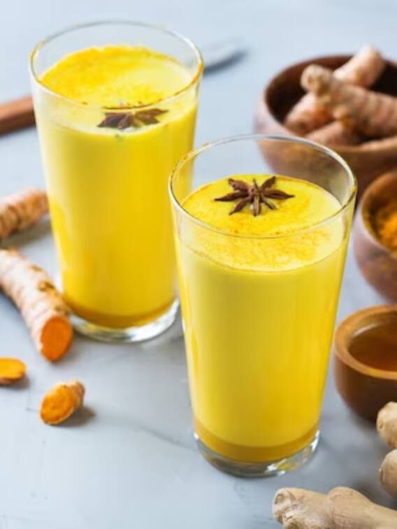 गर्मी में हल्दी वाला दूध पीना कितना फायदेमंद है?